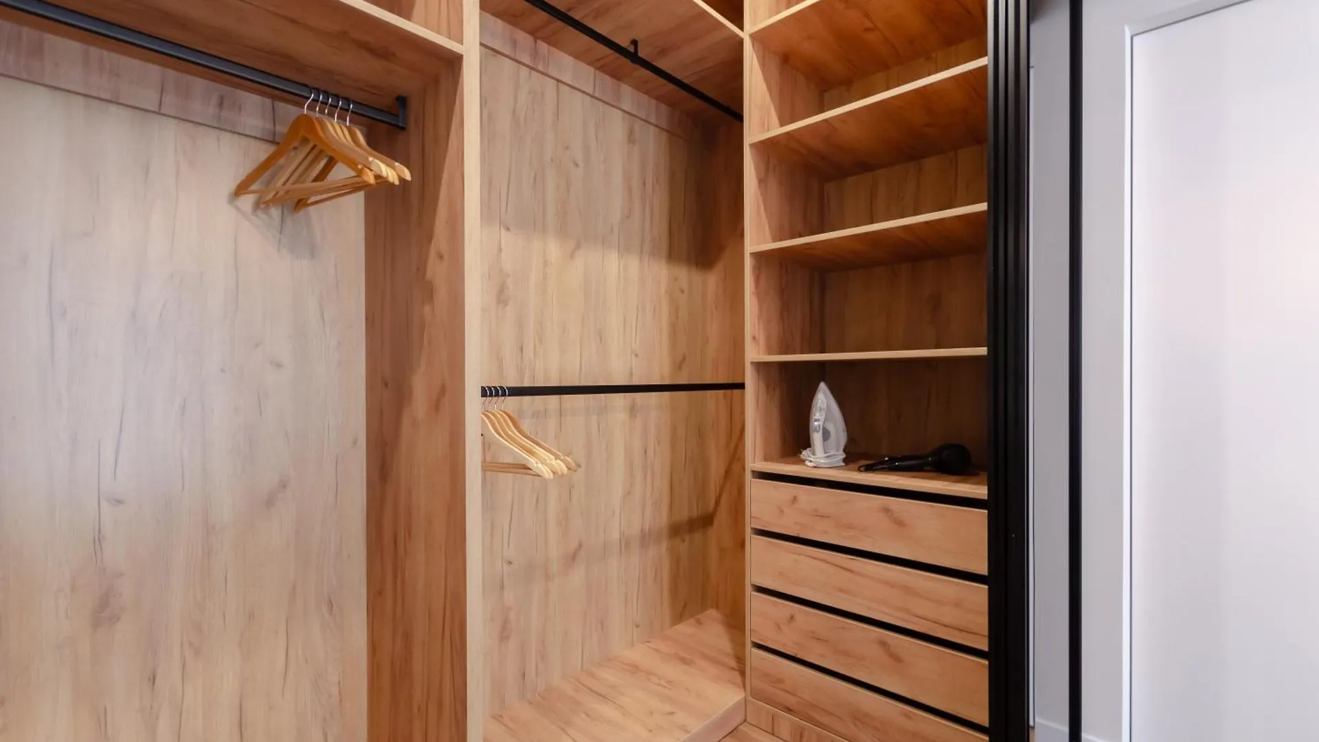 Petrovdom 2-5 New Apartment In Rc Novopecherski Lypky, 19B Andrii Verkhogliad Street Κίεβο